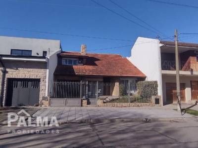 Venta Impecable Chalet con Jardin y Gran Quincho - Chauvin