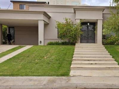 Casa Premium en Bocahue | 953 m&sup2; de Terreno | Piscina Climatizada | Quincho