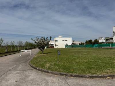 VENTA LOTE ESQUINA 641 M&sup2; EN LAS QUINTAS 1
