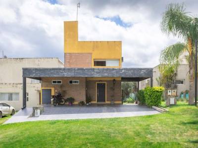 VENTA CASA COUNTRY LOMALINDA 3 DORMITORIOS C/PILET