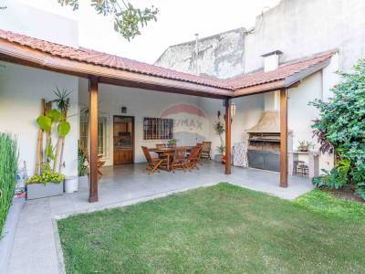 VENTA CASA 3 AMBIENTES EN QUILMES - PERMUTA