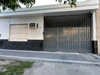VENTA DE CASA 4 AMBIENTES CON PILETA A ESTRENAR